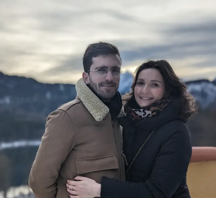 Lisa et Alex à la montagne en hiver