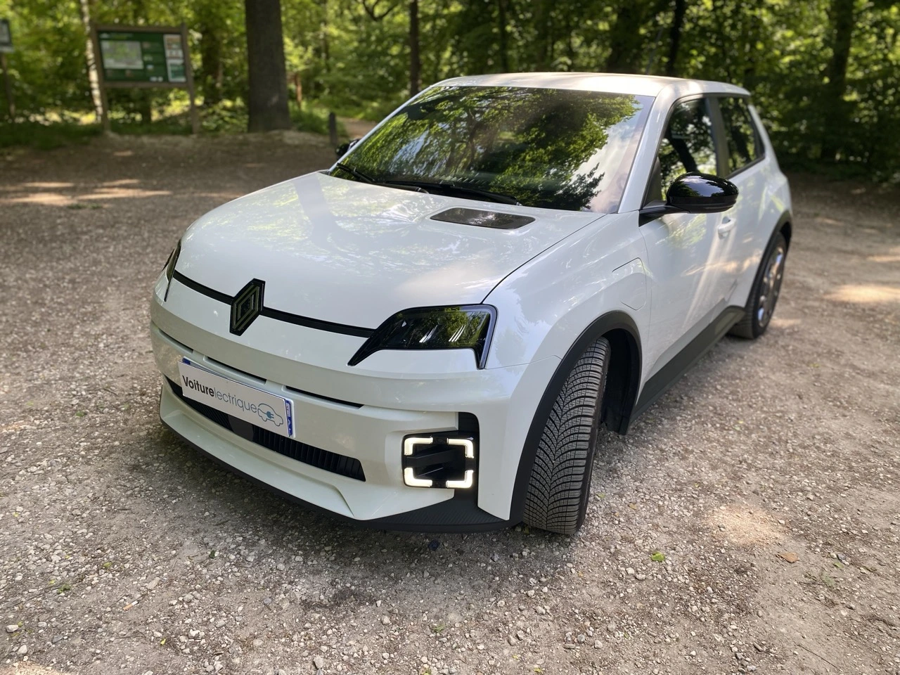Renault 5 électrique en location
