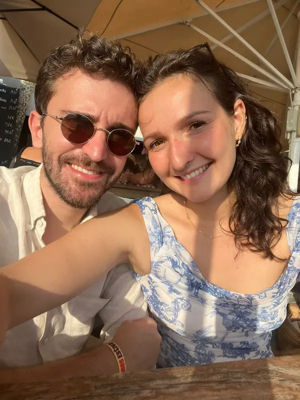 Lisa et Alex lors d’une journée ensoleillée